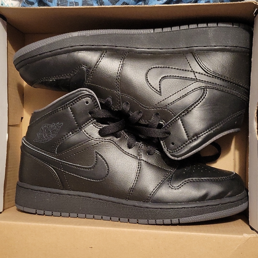 Air Jordan 1 Mid BG - Size 5Y